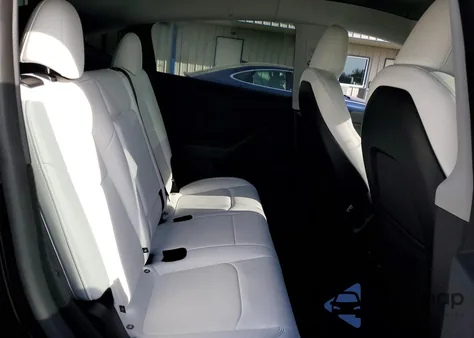 2024 Tesla Model Y z USA, uszkodzony, nr VIN 7SAYGDEE2RA309316